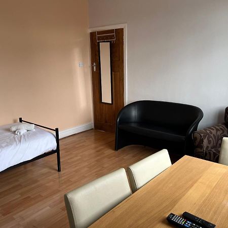 2 Bedroom Apartment, 5 Minutes From City Centre Newcastle-upon-Tyne Exteriör bild